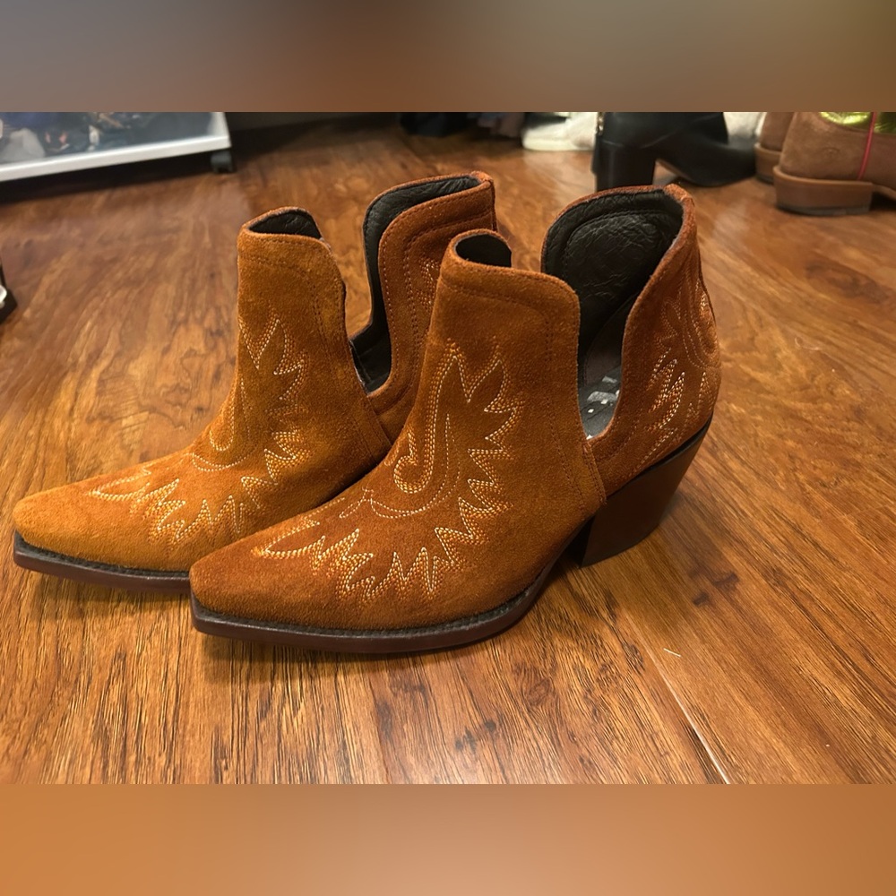 Women’s Ariat Dixon Penny Suede Cutout Western Ankle Boots